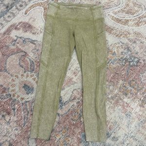 Lululemon leggings size 8 - ankle length - green